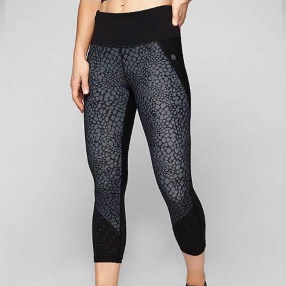 Athleta Black & Gray Animal Print Cropped Leggings Yoga Pilates Walking Gym